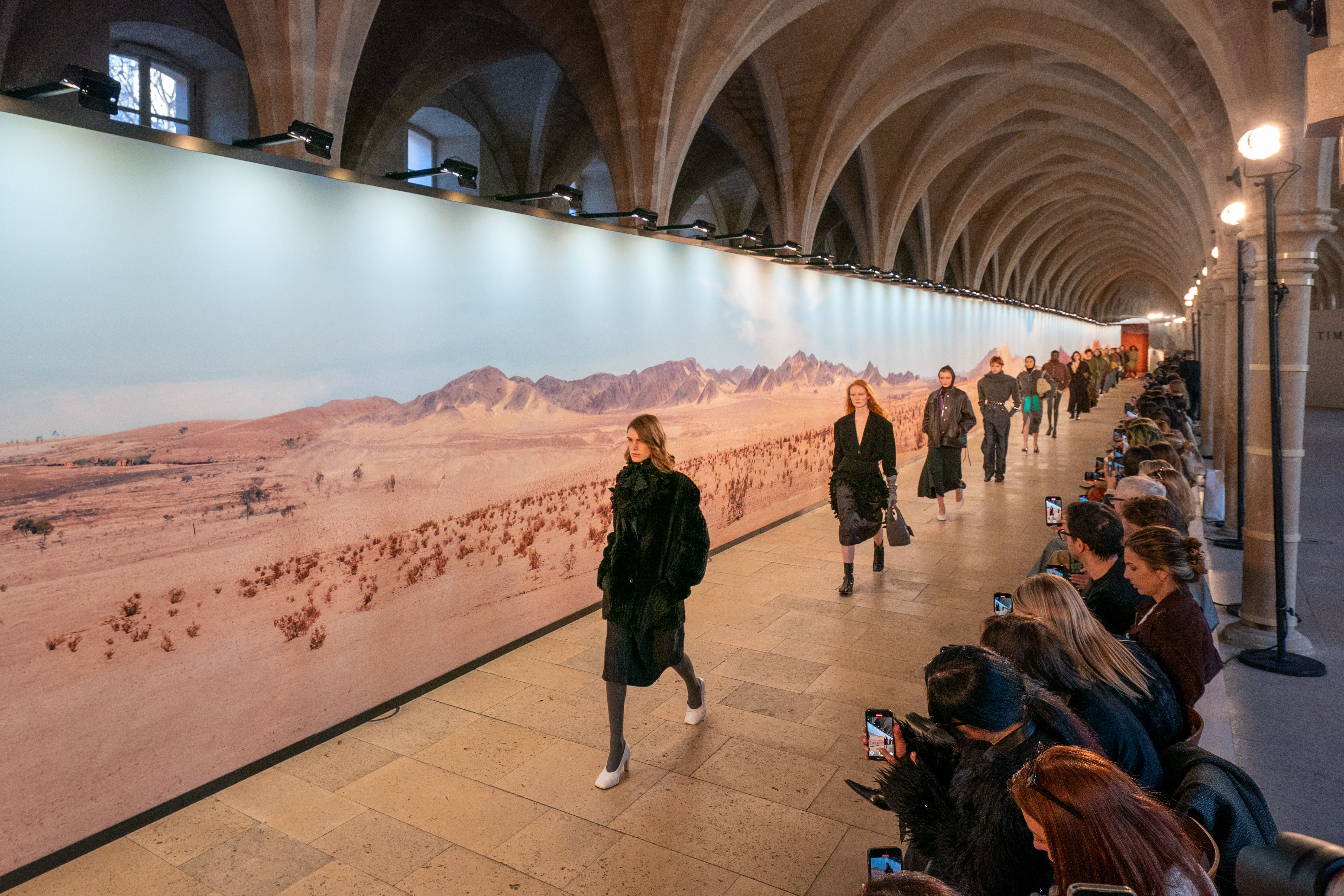 파리에 간 한섬 '타임' 2025 F/W 글로벌 컬렉션 첫 공개 3-Image